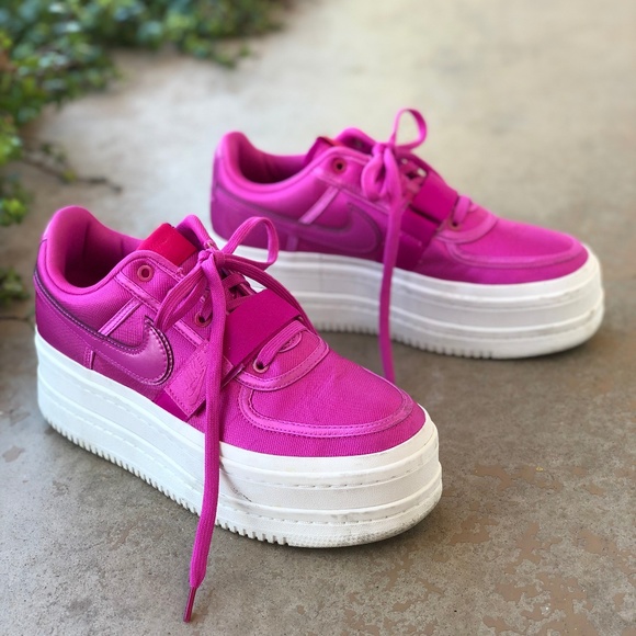 magenta shoes nike